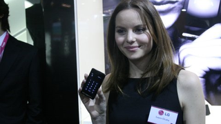 LG Prada Hands-On: So Stylishly iPhone-like, Only Pretty People Can Hold It